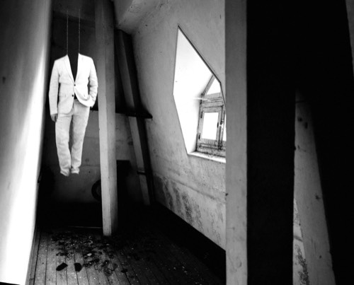 Autoportrait suspendu, 2013